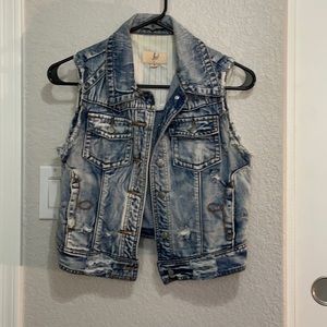 Cropped distressed Jean Vest. Women’s size Small
